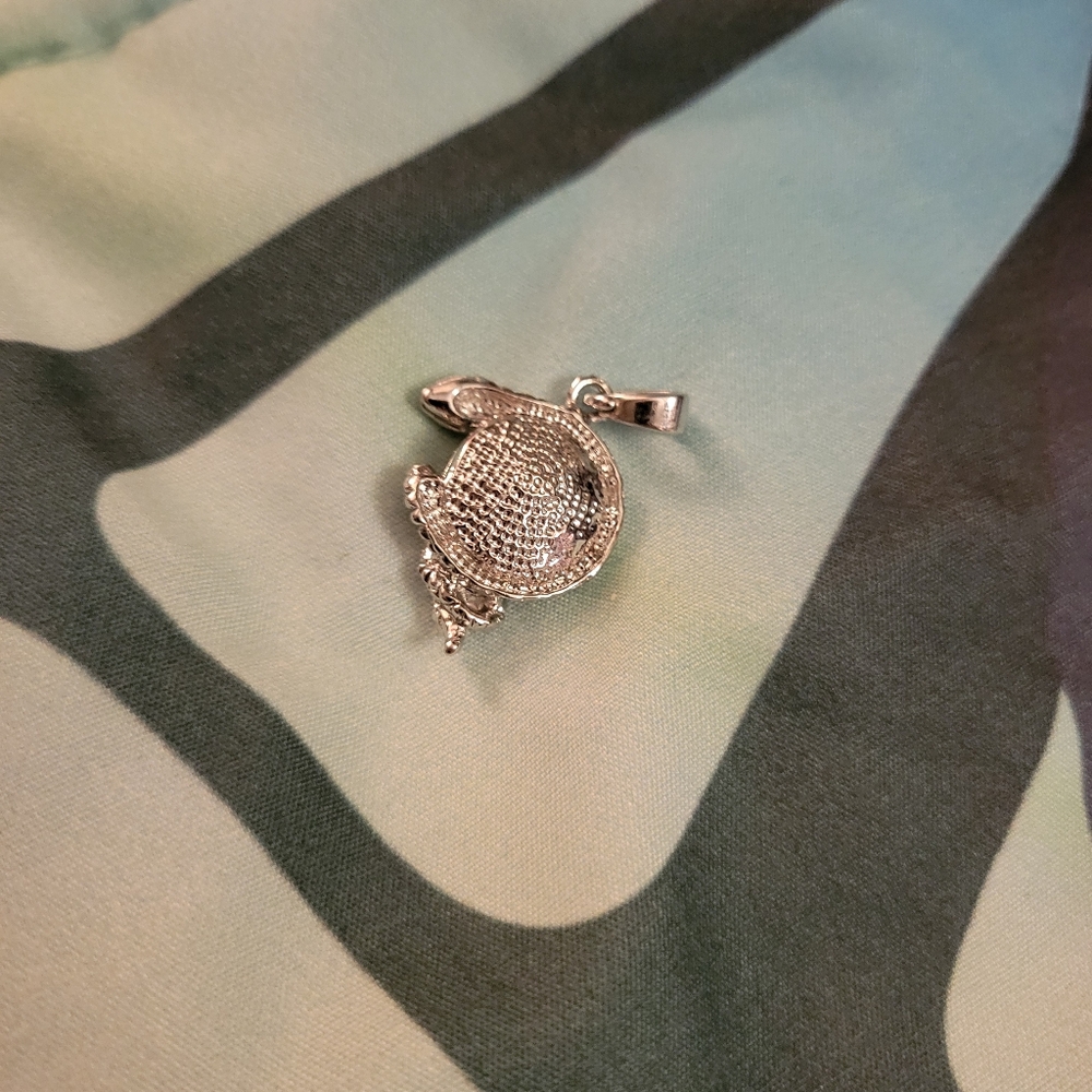 Shiny & Cute Single Snake Pendant - Picture 3 of 4